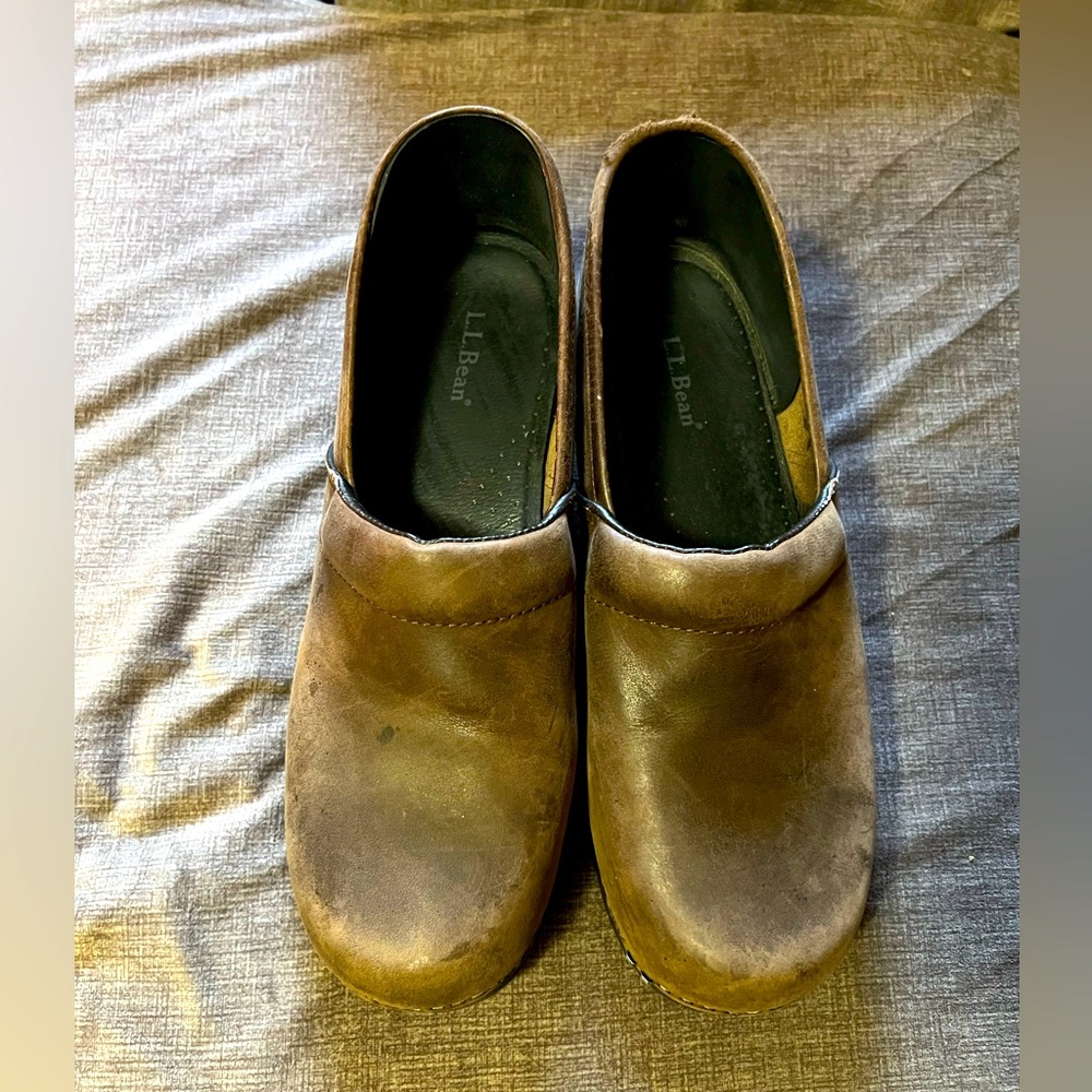LL Bean Nubuck Nursing Clogs Size 10 (42)